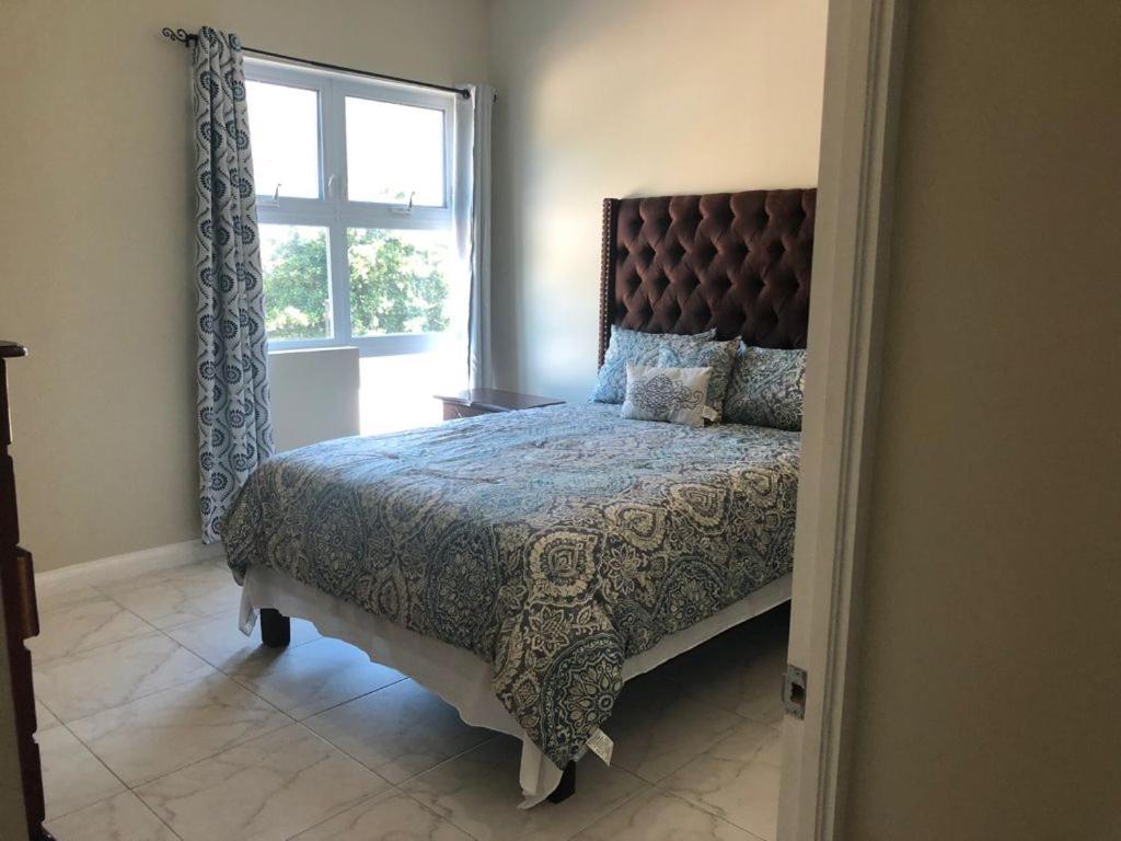 Lovely 2 Bedroom C̅ Netflix Across National Stadium Kingston Eksteriør billede