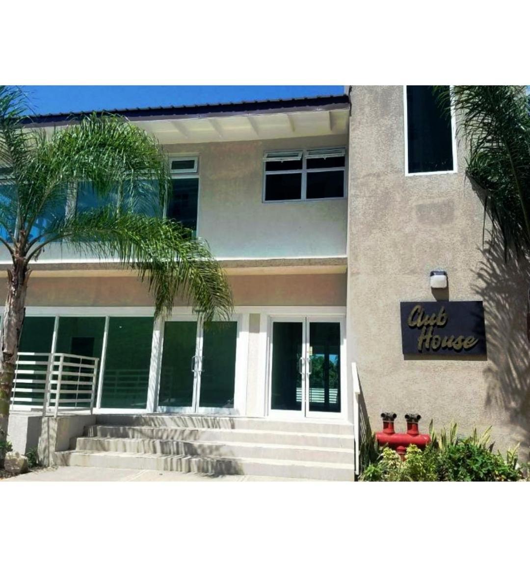 Lovely 2 Bedroom C̅ Netflix Across National Stadium Kingston Eksteriør billede